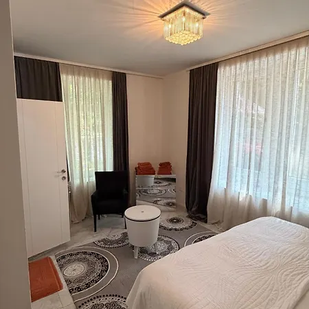 Villa In Velika Aleja